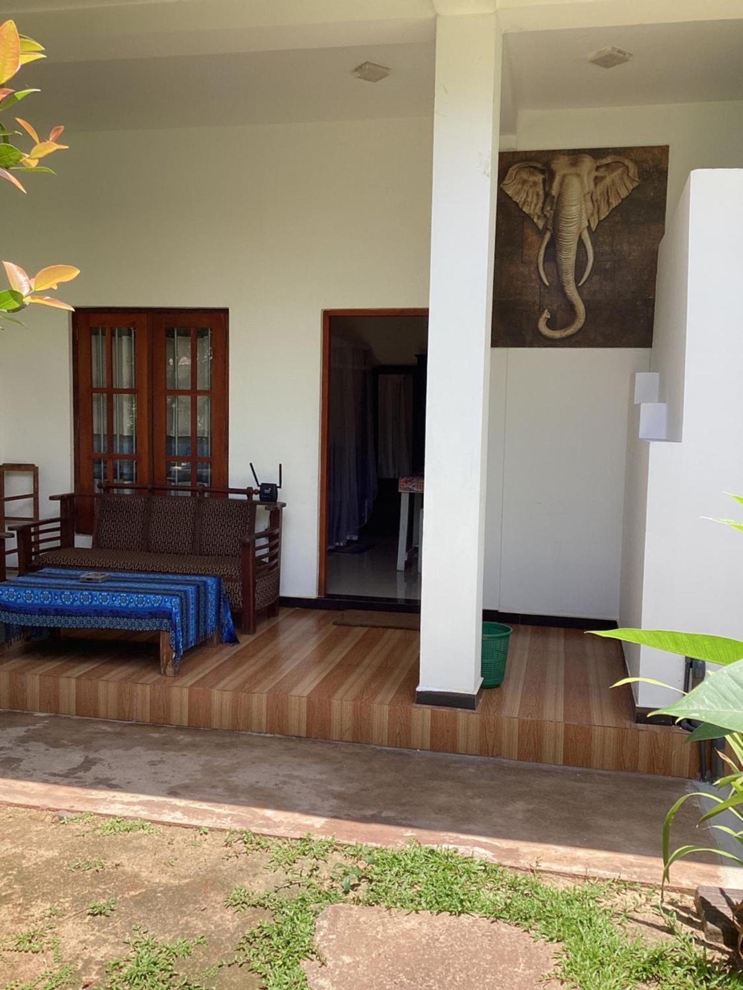 Aroma Guest House Mirissa Luaran gambar